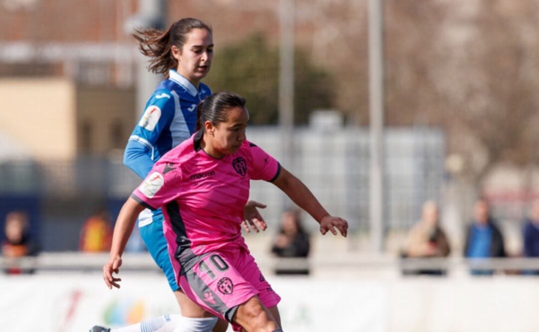 Twitter @CharlynCorral.