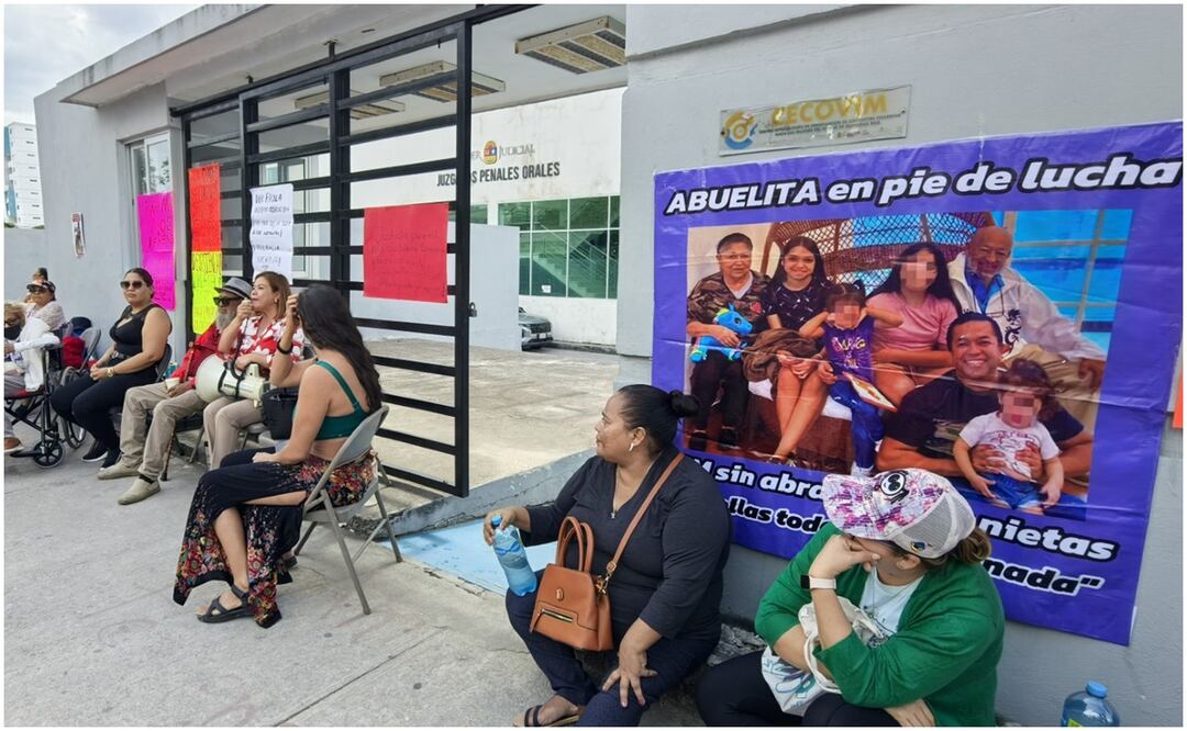 Familiares y amigos de Emiliano Ramos Hernández montaron un plantón afuera de los juzgados en Quintana Roo para exigir la intervención de la Segob (5/12/2024). Foto: Adriana Varillas / EL UNIVERSAL