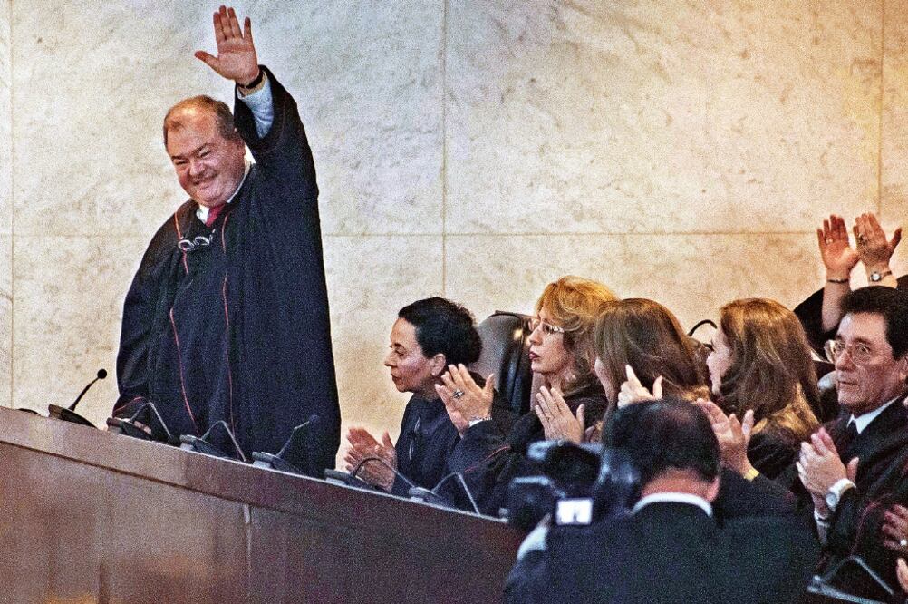 Edgar Elías Azar, con 60 votos a favor, ganó la contienda para presidir el TSJDF para el periodo del 1 de enero de 2016 y hasta el 31 de diciembre de 2018 (GERMÁN ESPINOSA. EL UNIVERSAL)