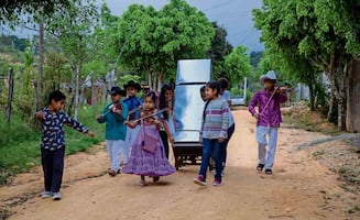 "La Raya", un filme sobre migración y realismo mágico