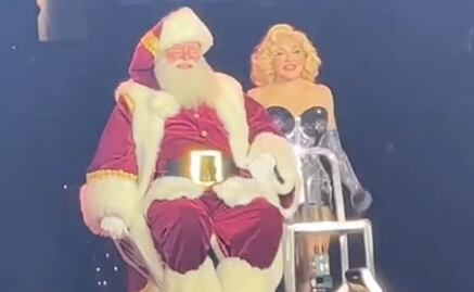 ¡Madonna pone en aprietos a Santa Claus!: no soporta baile y se cae en pleno concierto