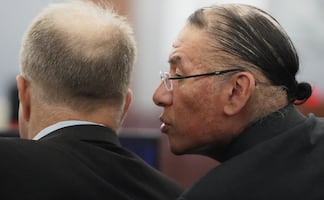 Condenan a Nathan Chasing Horse, actor de "Bailando con Lobos", por agresión sexual