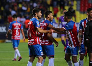 En Chivas respaldan a Oribe Peralta por falta de gol