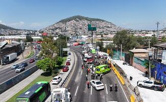 Volcadura de microbús en la México-Pachuca deja 14 lesionados; accidente provoca caos vial en Tlalnepantla