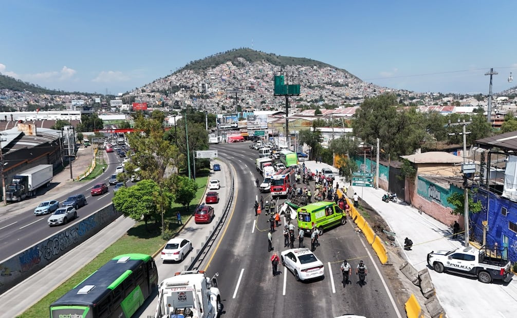 Volcadura de microbús en la México-Pachuca deja 14 lesionados; accidente provoca caos vial en Tlalnepantla. Foto: Valente Rosas