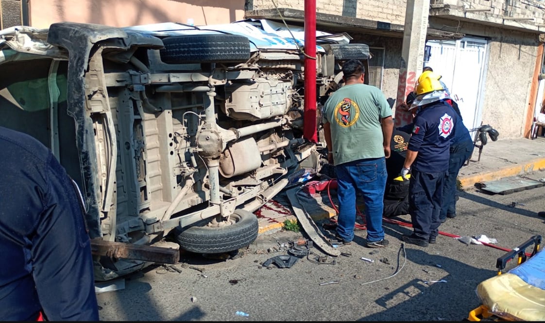 Dos personas sin vida y ocho más lesionadas fue el saldo que dejó un accidente ocurrido en la autopista México–Puebla. Foto: especial