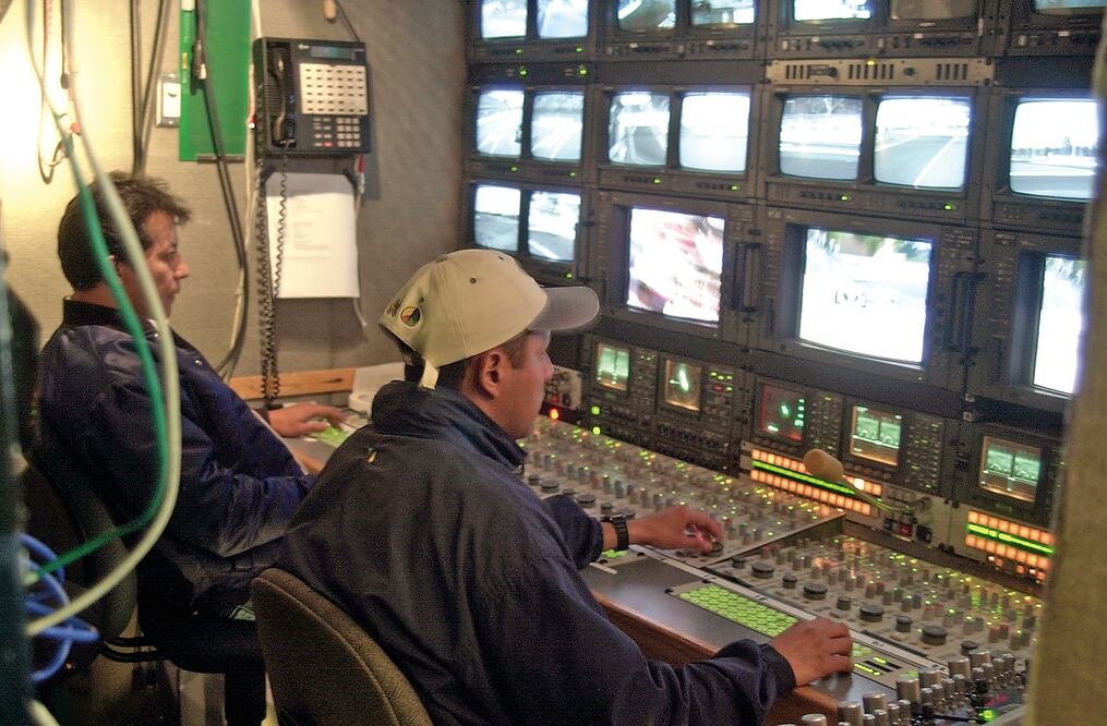 En promedio, los mexicanos dedican cuatro horas de su tiempo a la televisión de paga, 38 minutos más que en TV abierta (ARCHIVO EL UNIVERSAL)