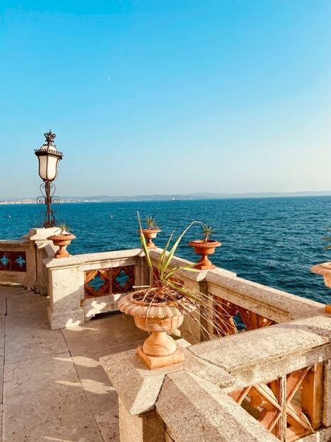 El castillo italiano que conserva objetos y plantas de México