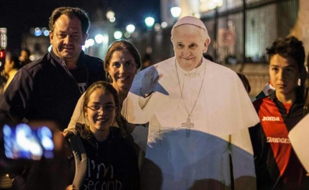 Most of the visitors are young people. (Photo: SPECIAL)