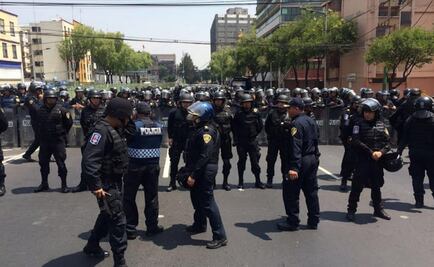 Granaderos cercan protesta; manifestantes van a la ALDF