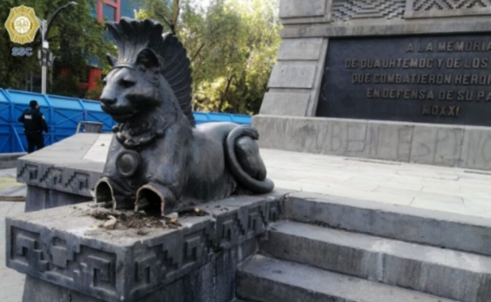 Caen tres hombres por cortar piezas de esculturas en Paseo de la Reforma