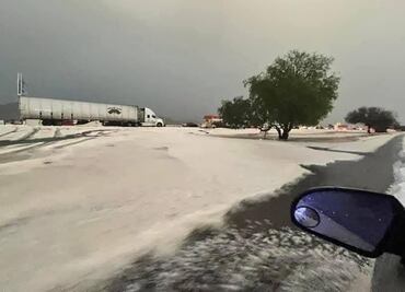 Granizada sorprende a San Luis Potosí y llena de blanco calles y carreteras