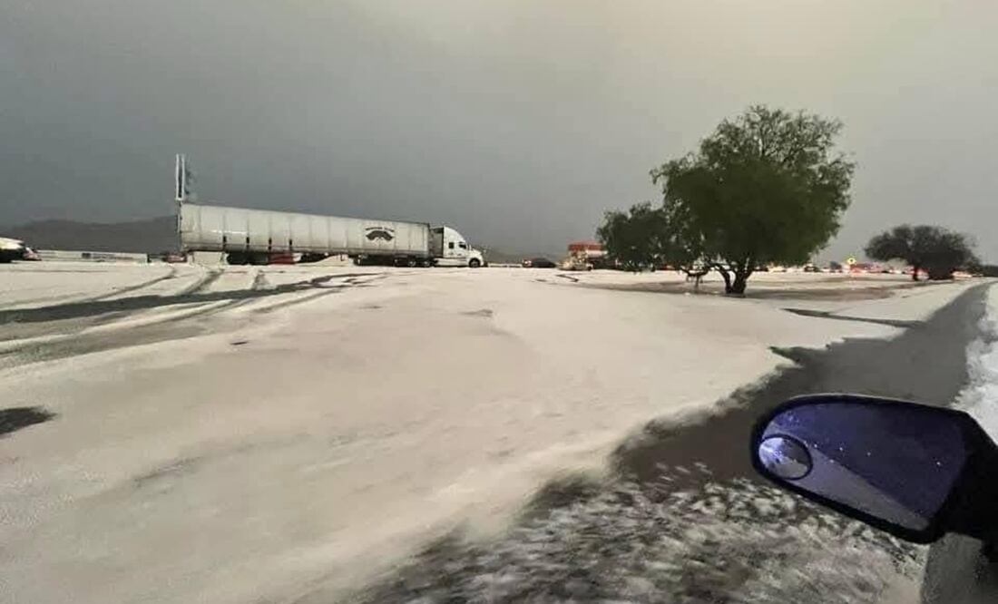 Granizada sorprende a San Luis Potosí y llena de blanco calles y carreteras. Foto: Redes sociales