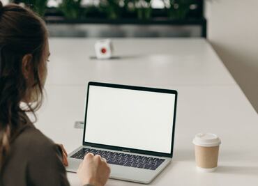 Mujer descubre que su esposo calificaba sus aptitudes en un excel y la reacción es sorprendente