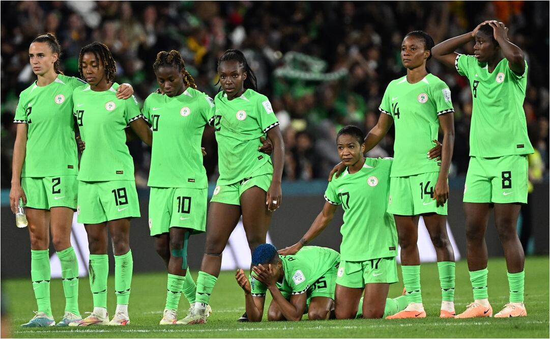 La Selección de Nigeria en la tanda de penaltis frente a Inglaterra. FOTO: EFE
