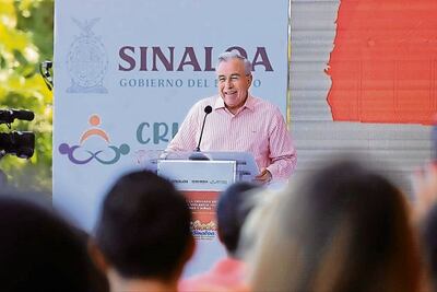 Barajea Rubén Rocha perfiles para suplir a “funcionarios candidatos”