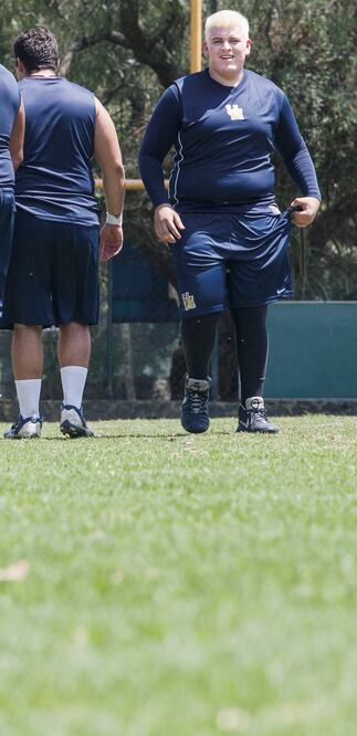 Juan Francisco Espinosa, liniero de Pumas CU, está listo para la acción (CRISTOPHER ROGEL BLANQUET. EL UNIVERSAL)