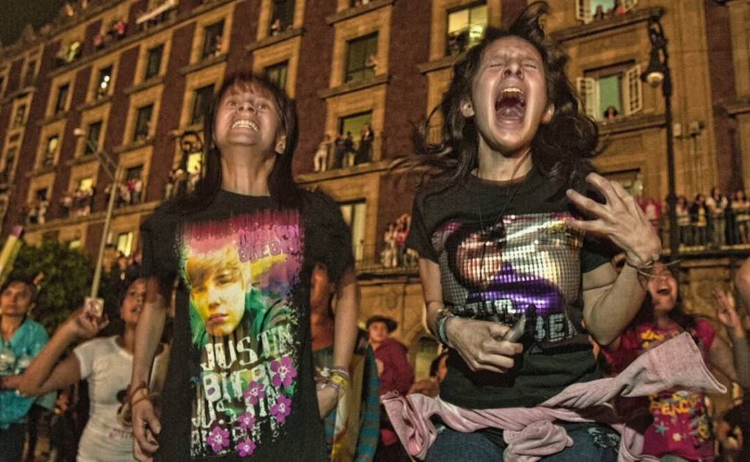 Las 28 imágenes y el par de audiovisuales que la componen muestran el gozo que se desborda hacia las estrellas de la música, cine o televisión. FOTO: Ernesto Ramírez.