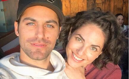 Bárbara Mori dedica ofrenda a Renato López