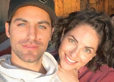 Bárbara Mori dedica ofrenda a Renato López