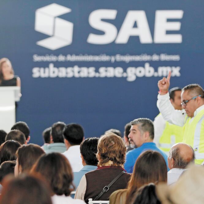 Ayer en el Complejo Cultural de Los Pinos se realizó la cuarta subasta del gobierno federal en la que hubo 25 lotes. Además de la casa de Zhenli Ye Gon, el SAE ofertó algunos predios que fueron incautados a líderes del narco. IVÁN STEPHENS. EL UNIVERSAL