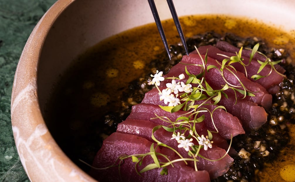 Sashimi de atún con shiso. Foto: Cortesía Tori