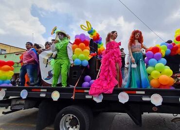 Metepec vive su primera marcha del Orgullo LGBTTTI+ con música, colores y carros alegóricos