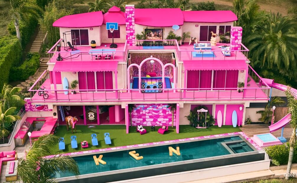 La Dreamhouse será tomada por Ken, mientras Barbie disfruta del estreno de su película. Foto: Airbnb