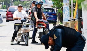 ¡Sin casco y a toda velocidad! Biker choca, sale volando y un auto lo mata en GAM