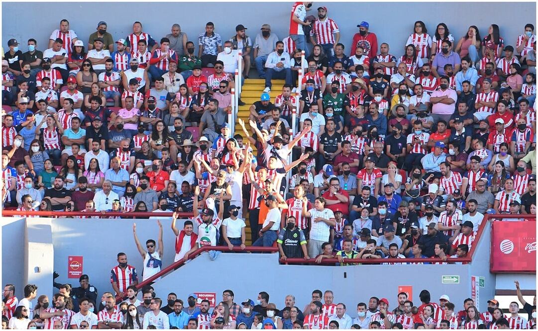 Liga MX: Barras de las Chivas entra al Estadio Victoria / FOTO: IMAGO7