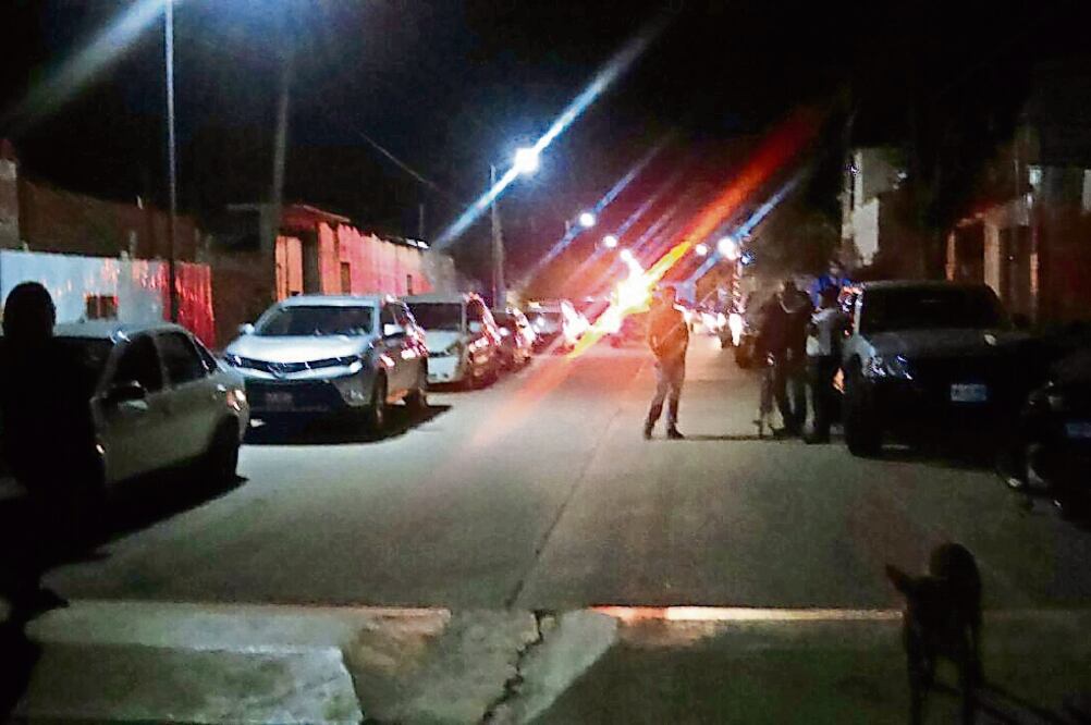 Policías iniciaron una persecución con rumbo a la localidad de Santa Rosa de Lima, hacia donde habrían huido los probables responsables del asesinato (CORTESÍA IVÁN FLORES)