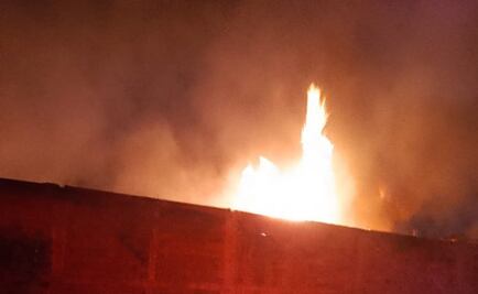 Vecinos reportan fuerte incendio en San Juan Ixhuautepec, en Tlalnepantla