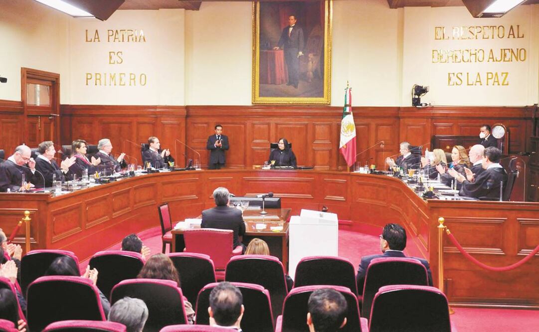  El pleno de la Suprema Corte anuló la porción normativa “con hijos veracruzanos o” que permitía a una persona no nacida en el estado competir por la gubernatura.