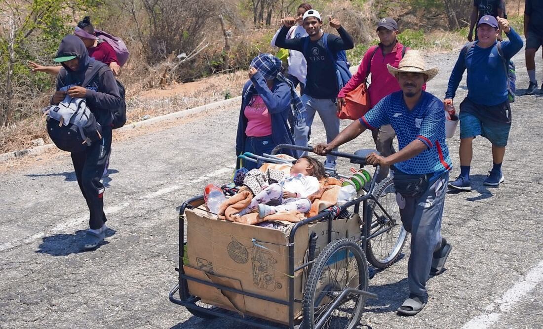 Niñas y niños migrantes aprenden a viajar en condiciones adversas; se estima que entre 300 y 500 van en el Viacrucis Migrante. Foto Especial
