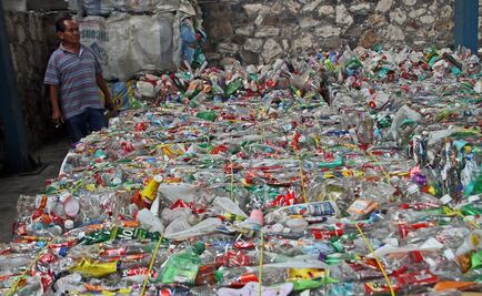 Enzimas, una posible solución a la contaminación por PET