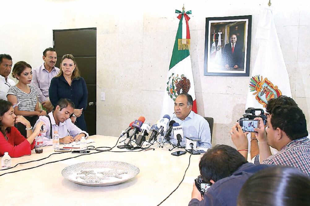 El gobernador Héctor Astudillo explicó que una vez que se conocen los daños que causó el huracán Max , se da inicio a la reconstrucción (ESPECIAL)