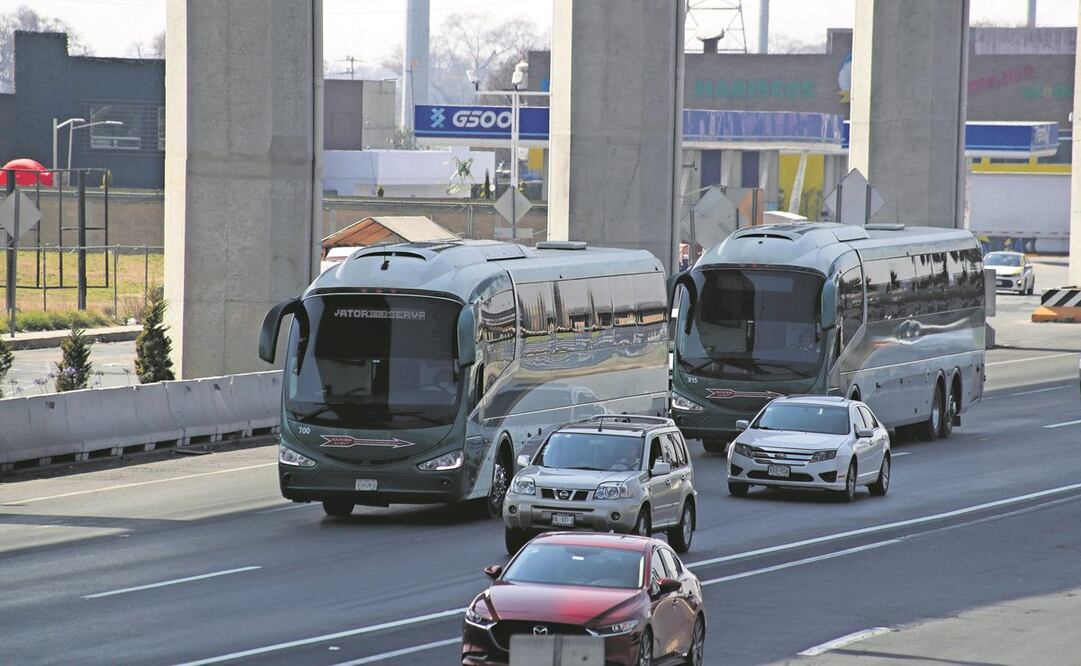 Flecha Roja es una de las líneas primordiales utilizadas por pasajeros para llegar a las terminales del Norte de CDMX. Foto: Jorge Alvarado. El Universal