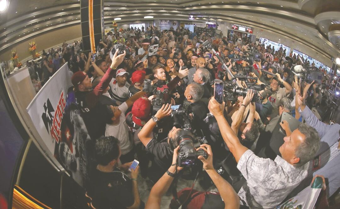 El pugilista mexicano se tiene confianza. Foto: Golden boy promotions.