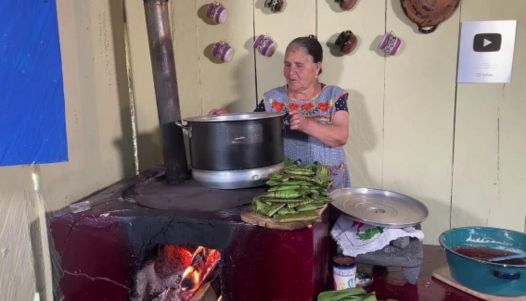 Prepara la receta de tamales de frijol negro de Doña Ángela