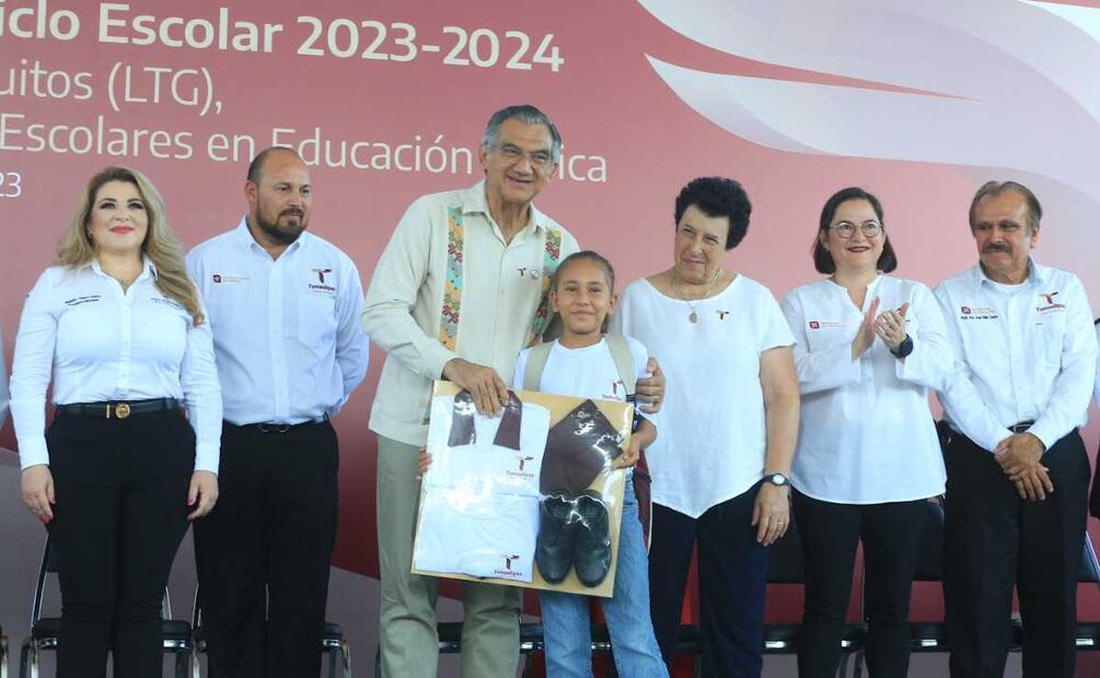 Gobernador Américo Villarreal Anaya entrega más de tres millones de libros de texto gratuitos y 48 mil 937 paquetes de Villarreal, útiles y uniformes escolares de educación básica. Foto: Especial