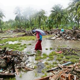 Lluvias dificultan labores de rescate en Indonesia