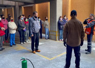 Tras explosión, capacitan a vecinos en Miguel Hidalgo en primeros auxilios y acciones de seguridad