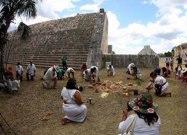 Agradecen a la Madre Tierra con ceremonia ancestral en ruinas de Chichén Itzá