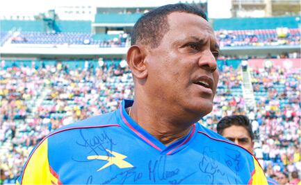 Negro Santos, una máquina de insultos en Twitter