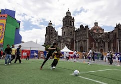 Mundial 2026 CDMX: Aficionados mexicanos y canadienses disfrutan del segundo día en el Fan Fest del Zócalo; pese a vallas, entrada es rápida