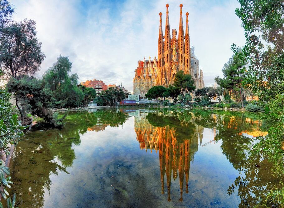 El Templo de la Sagrada Familia, la famosa obra aún inconclusa del arquitecto catalán Antonio Gaudí, quien falleció en junio de 1926. (Foto: Istock)