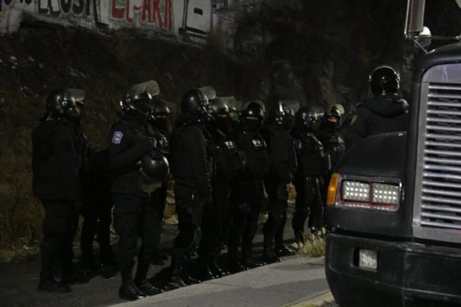 Policías retiran manifestación de transportistas en la México-Pachuca