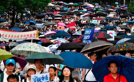 Marchan miles de personas en apoyo al gobierno en Hong Kong