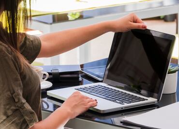 ¿Qué le pasa a tu computadora cuando la dejas mucho tiempo en reposo?