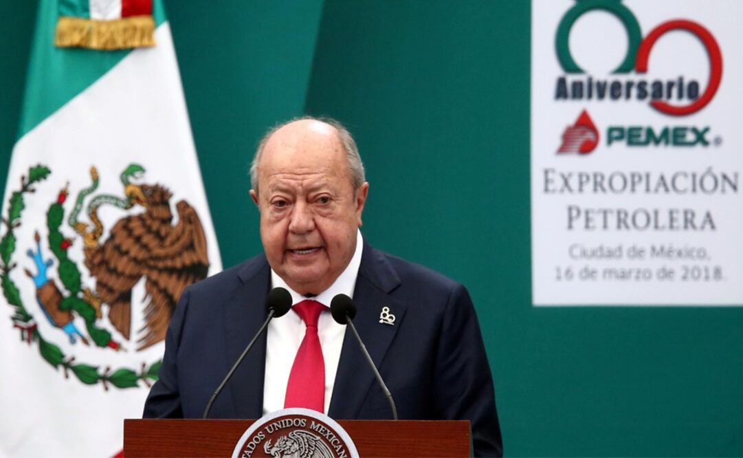 Carlos Romero Deschamps, now the former leader of the oil workers union of of Petroleos Mexicanos (Pemex), delivers a speech during the 80th anniversary of the expropriation of Mexico's oil industry – Photo: Edgard Garrido/Reuters